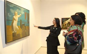 رئيس «القومي للمرأة» تفتتح معرض الفنانة العراقية عفيفة عليبي «محطات الغربة»