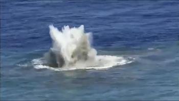 شاهد بركان "كافاتشي" ينفجر تحت الماء (فيديو)