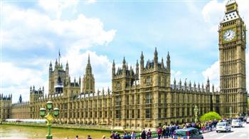 اعتقال رجل بعد خرقه الحاجز الأمني أمام البرلمان البريطاني