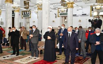 وزير الأوقاف ومحافظ القاهرة يؤديان صلاة الجمعة بمسجد السيدة نفيسة