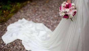 شابة بريطانية تكيد زوجها السابق بإحراق فستان زفافهما باهظ الثمن (فيديو)