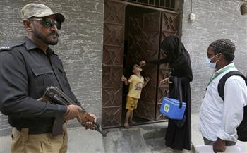 مقتل وإصابة شرطيين مرافقين لحملة تطعيم برصاص مسلحين في باكستان
