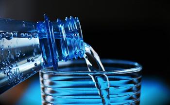 طبيبة غدد صماء تنسف أسطورة الاحتياج اليومي لاستهلاك الماء