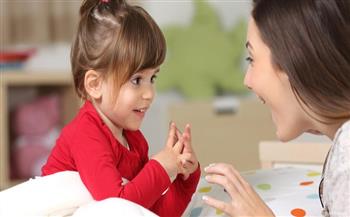 دراسة كندية : التحدث للأطفال يساعدهم على تعلم الكلمات