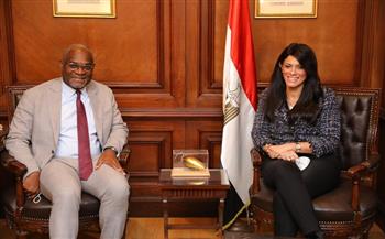 «المشاط» تبحث مع رئيس الوكالة الفرنسية استراتيجيتها المستقبلية للتنمية في مصر