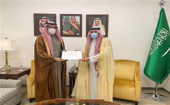 خادم الحرمين الشريفين يتلقى رسالة خطية من أمير دولة قطر تتعلق بالعلاقات الثنائية