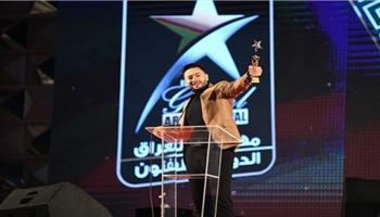 حمادة هلال يشارك جمهوره لحظات تكريمه في «العراق جلوبال» الفني