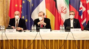 إيران تُعلن توقف المحادثات النووية "بضعة أيام"