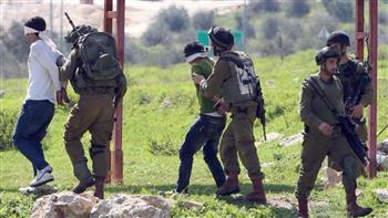 قوات الاحتلال تعتقل 14 فلسطينياً من عدة محافظات