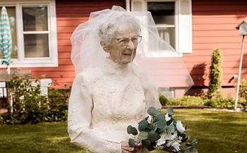 بعد 77 عامًا.. زوجان يحققان حلمهما بحفل زفاف رائع