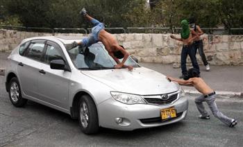 مستوطن إسرائيلي يدهس شابين فلسطينيين في القدس المحتلة