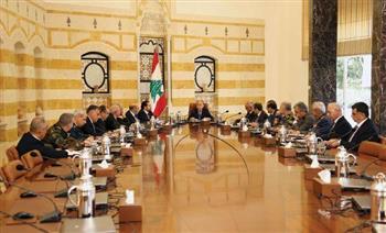 الرئيس اللبناني يبحث مع وزير الدفاع إجراءات الحفاظ على الأمن خلال فترة الأعياد
