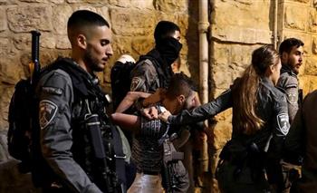 قناة إسرائيلية تكشف هوية منفذ عملية طعن ضابط إسرائيلي في سجن نفحة