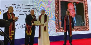 منير غبور يحصد جائزة «فخر العرب» لدوره فى إحياء التراث المصرى