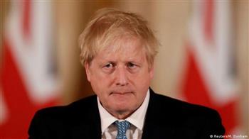 رئيس الوزراء البريطاني يعلن عدم فرض قيود جديدة قبل أعياد الكريسماس