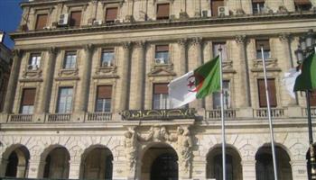 الجزائر: ارتفاع احتياطي النقد الأجنبي وتراجع كبير في عجز الميزان التجاري