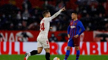 إشبيلية يحرز الهدف الأول في مرمى برشلونة بالدوري الإسباني 
