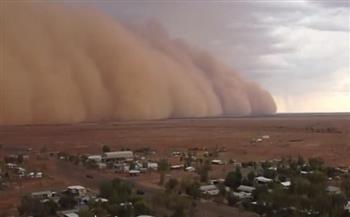 جدار رملي عملاق يغطّي أستراليا بسبب عاصفة سرعتها 109 كيلومترات (فيديو)