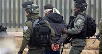 قوات الاحتلال الإسرائيلي تعتقل فلسطينيين من يعبد أحدهما أسير محرر