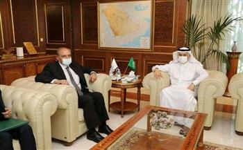 السفير المصري يبحث مع وزير شئون الحج والعمرة السعودي تسهيل الإجراءات