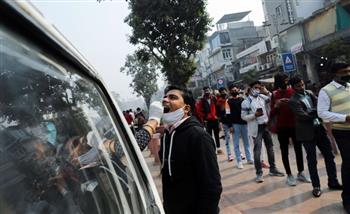 الهند تطبق حظر التجوال الليلي وقيود على التجمعات لاحتواء انتشار "اوميكرون"