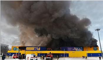 شاهد أغرب رد فعل من متسوق في مواجهة سلسلة انفجارات في سوبر ماركت روسي 