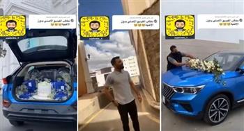 المدير الحنين رزق.. سعودية تهدي موظفًا يعمل لديها سيارة فارهة (فيديو)