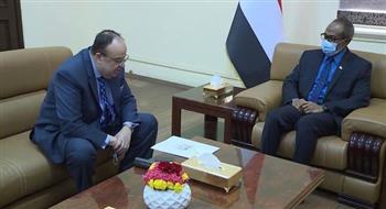 السفير المصري في الخرطوم يلتقي عضو مجلس السيادة السوداني