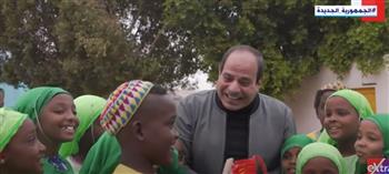 طفل يطلب من الرئيس غناء «هلا سيسي» بالنوبية.. وهذا رد فعله (فيديو)