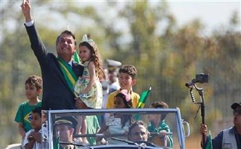 رئيس البرازيل يقول إنه لن يطعم ابنته ضد كورونا
