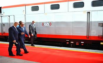 الرئيس السيسي يشهد تدشين وحدات متحركة جديدة بمحطة سكك حديد أسوان (صور)