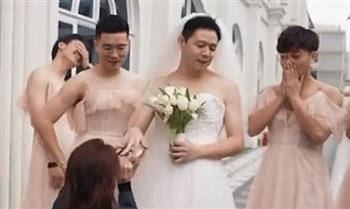 لإضفاء طابع لا ينسى.. صينى يثير الجدل بارتداء فستان أبيض فى حفل زفافه