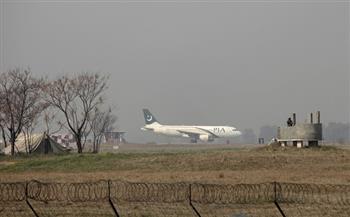 طائرة تصطدم بطائر قبل هبوطها في مطار إسلام آباد
