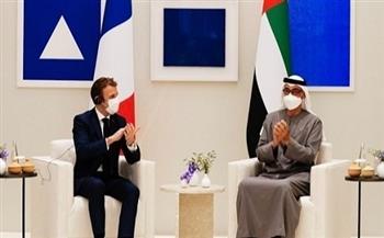 ولي عهد أبوظبي والرئيس الفرنسي يشهدان توقيع عدد من الاتفاقيات بين البلدين