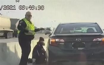 نجاة شرطى أمريكي من  حادث تحطم سيارات بأعجوبة (فيديو)