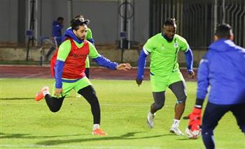 مدافع المصري ينتظم في تدريبات الفريق بعد تعافيه من الإصابة