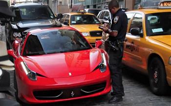 سائق مخالف يدهس شرطيا بسيارته في نيويورك