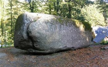 «تريملينج».. صخرة تمنحك القوة في شمال فرنسا