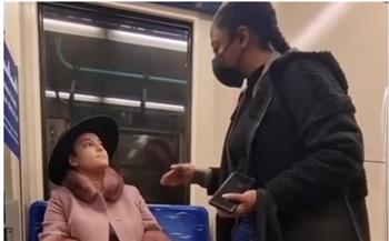 خناقة عنصرية فى مترو لندن بين سيدتين بسبب «كرسى فاضى» (فيديو)
