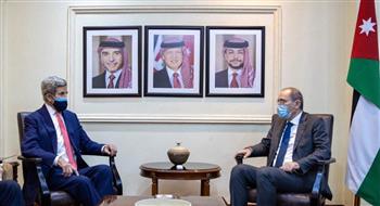 وزير الخارجية الأردني يلتقي بالمبعوث الخاص للرئيس الأمريكي للمناخ