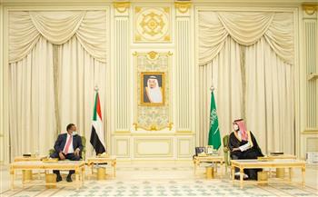 رئيس وزراء السودان يتلقى رسالة من ولي عهد السعودية حول العلاقات الثنائية
