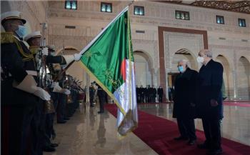 الرئيس الفلسطيني يبدأ زيارة للجزائر