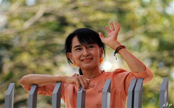 ميانمار: تخفيف الحكم بالسجن على أونج سان سو تشي إلى سنتين بدلاً من 4 سنوات