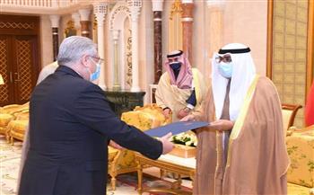 سفير مصر الجديد لدى الكويت يُقدم أوراق اعتماده