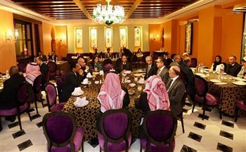 «العناني» يقيم مأدبة عشاء لعدد من وزراء السياحة العرب