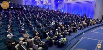 على هامش المنتدى .. الرئيس السيسي يشاهد فيلما تسجيليا بعنوان «العلم والعمل»