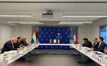 رئيس «المناطق الحرة» يبحث فرص الاستثمار المشترك مع ممثلي الحكومة المجرية