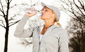 تجنب التزايد الموسمي للوزن.. 5 فوائد لتناول المياه خلال الشتاء