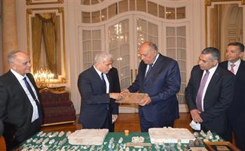وزيرا خارجية مصر وإسرائيل يشهدان وقائع استرداد 95 قطعة أثرية مهربة