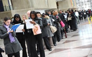 واشنطن: انخفاض عدد الأمريكيين المتقدمين للحصول على إعانات البطالة إلى أدنى مستوى خلال 52 عامًا